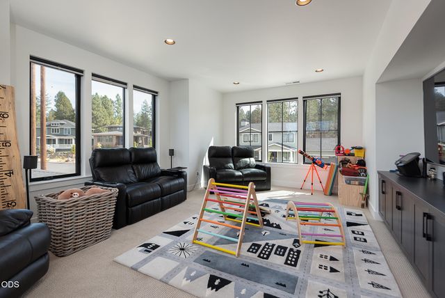 2963 NW Polarstar Avenue, Bend, OR 97703
