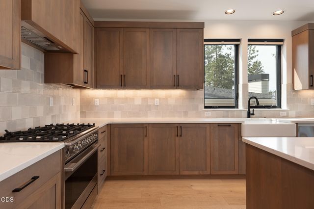 2963 NW Polarstar Avenue, Bend, OR 97703