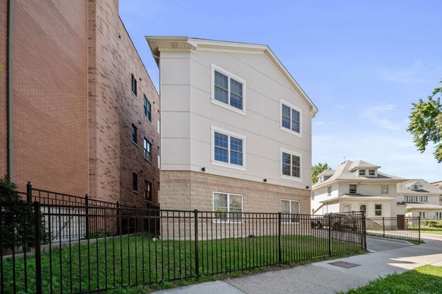 7441 N Rogers Avenue, Chicago, IL 60626