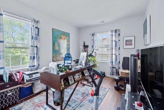 7441 N Rogers Avenue, Chicago, IL 60626