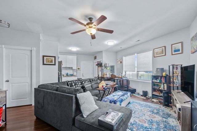 7441 N Rogers Avenue, Chicago, IL 60626