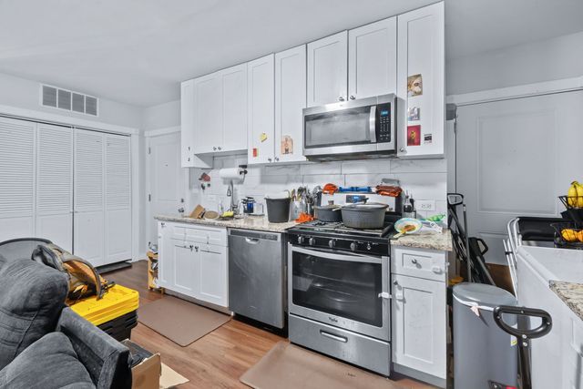 7441 N Rogers Avenue, Chicago, IL 60626