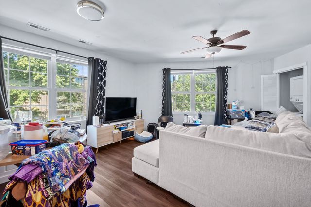 7441 N Rogers Avenue, Chicago, IL 60626