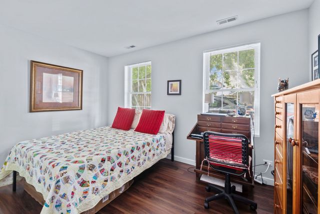 7441 N Rogers Avenue, Chicago, IL 60626