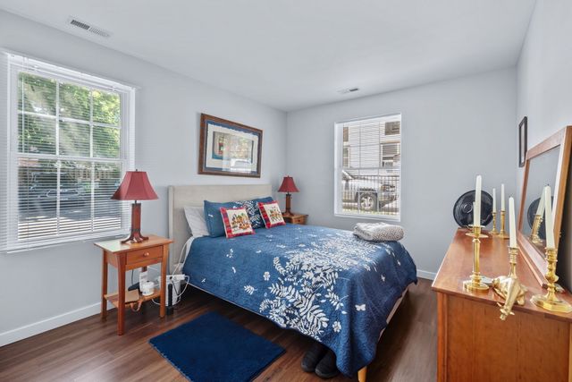 7441 N Rogers Avenue, Chicago, IL 60626