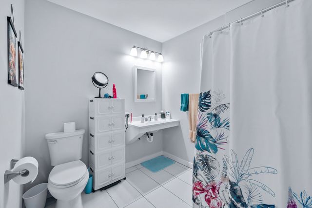 7441 N Rogers Avenue, Chicago, IL 60626