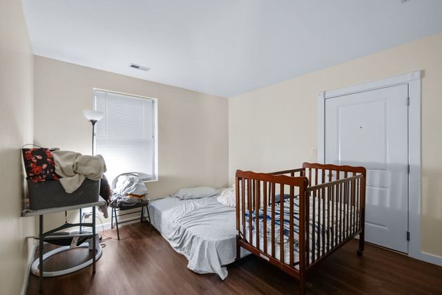 7441 N Rogers Avenue, Chicago, IL 60626