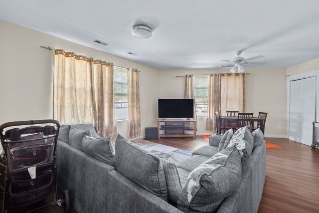 7441 N Rogers Avenue, Chicago, IL 60626