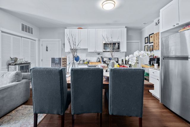 7441 N Rogers Avenue, Chicago, IL 60626