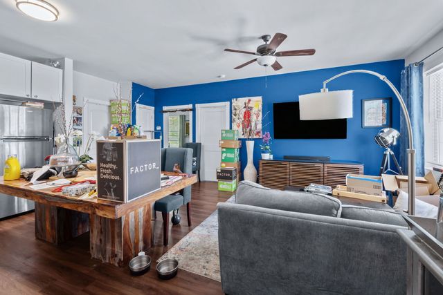 7441 N Rogers Avenue, Chicago, IL 60626