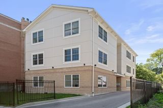 7441 N Rogers Avenue, Chicago, IL 60626