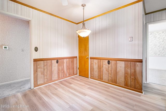 4016 White Plains Ct, Louisville, KY 40218