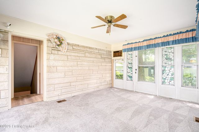 4016 White Plains Ct, Louisville, KY 40218