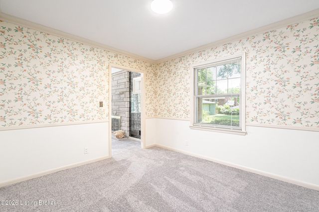 4016 White Plains Ct, Louisville, KY 40218