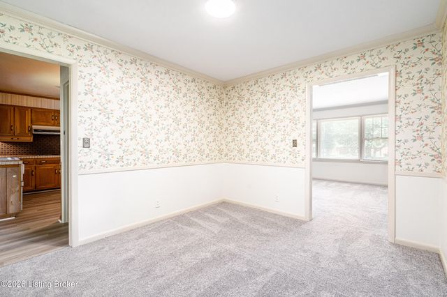 4016 White Plains Ct, Louisville, KY 40218