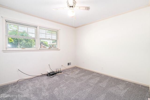 4016 White Plains Ct, Louisville, KY 40218