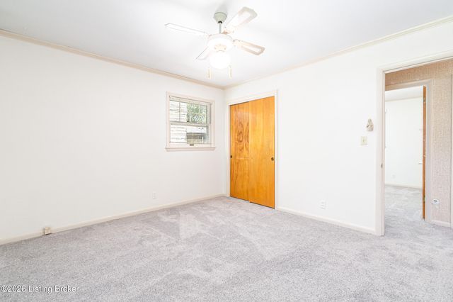 4016 White Plains Ct, Louisville, KY 40218