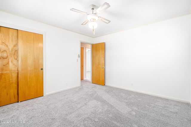 4016 White Plains Ct, Louisville, KY 40218