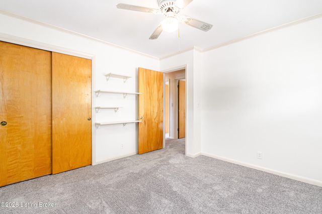 4016 White Plains Ct, Louisville, KY 40218