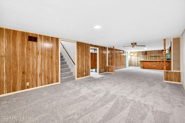 4016 White Plains Ct, Louisville, KY 40218