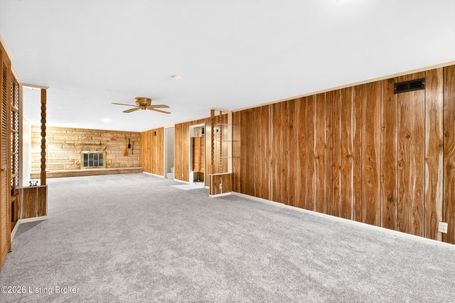 4016 White Plains Ct, Louisville, KY 40218
