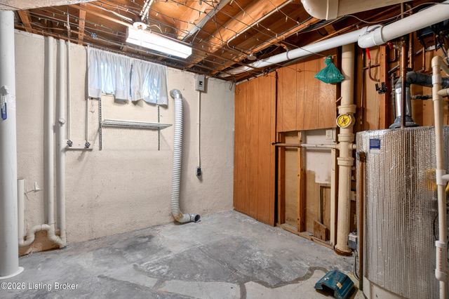 4016 White Plains Ct, Louisville, KY 40218