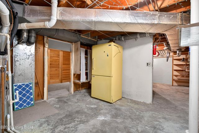 4016 White Plains Ct, Louisville, KY 40218