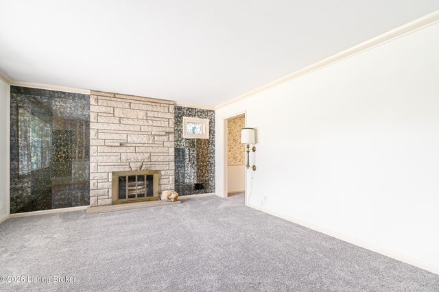 4016 White Plains Ct, Louisville, KY 40218