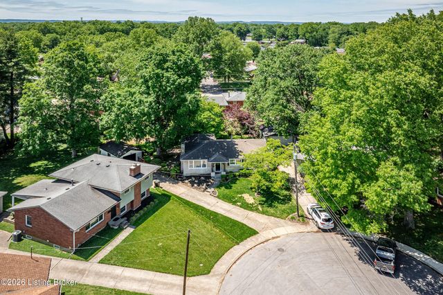 4016 White Plains Ct, Louisville, KY 40218