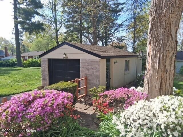 4016 White Plains Ct, Louisville, KY 40218