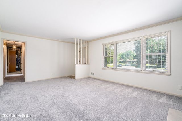 4016 White Plains Ct, Louisville, KY 40218