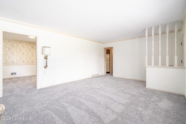 4016 White Plains Ct, Louisville, KY 40218