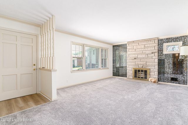 4016 White Plains Ct, Louisville, KY 40218