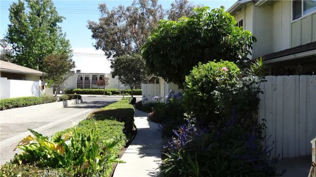 16741 Parthenia 3, Northridge, CA 91343