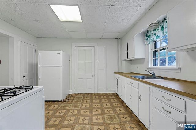 36 Furnace Avenue, Wanaque, NJ 07465