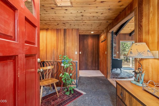733 NW Saginaw Avenue, Bend, OR 97703