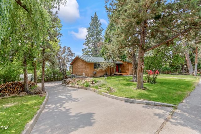 733 NW Saginaw Avenue, Bend, OR 97703