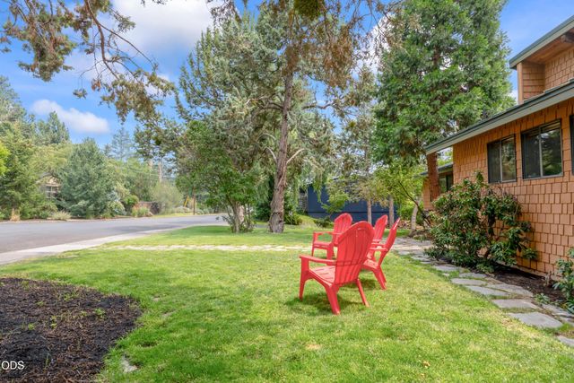 733 NW Saginaw Avenue, Bend, OR 97703