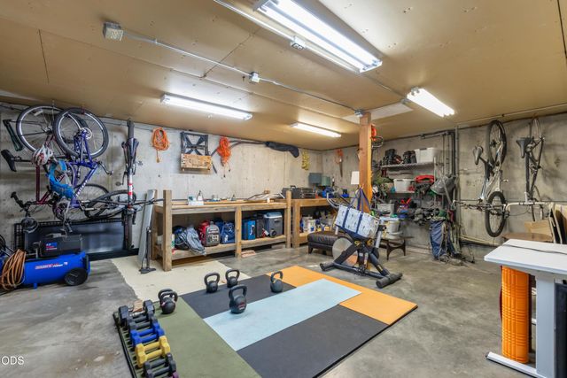 733 NW Saginaw Avenue, Bend, OR 97703