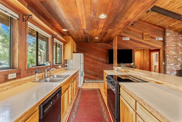 733 NW Saginaw Avenue, Bend, OR 97703