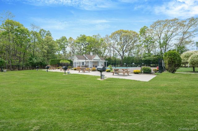 460 Old Town Road 14L, Port Jefferson Station, NY 11776