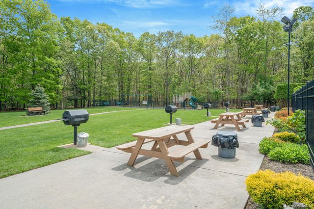 460 Old Town Road 14L, Port Jefferson Station, NY 11776