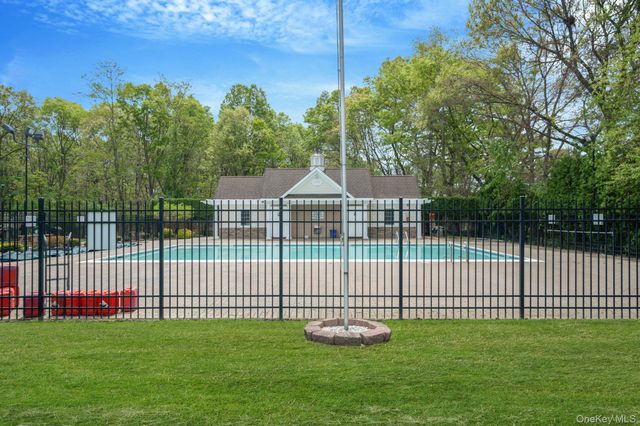 460 Old Town Road 14L, Port Jefferson Station, NY 11776