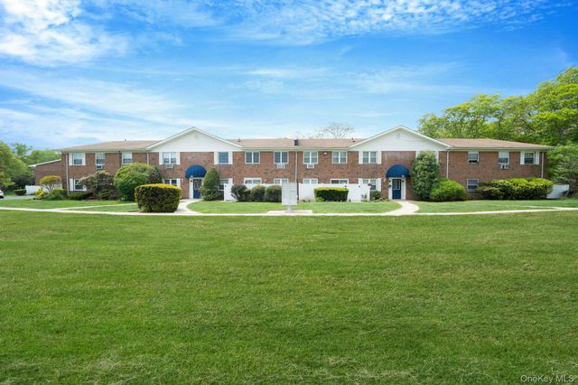 460 Old Town Road 14L, Port Jefferson Station, NY 11776