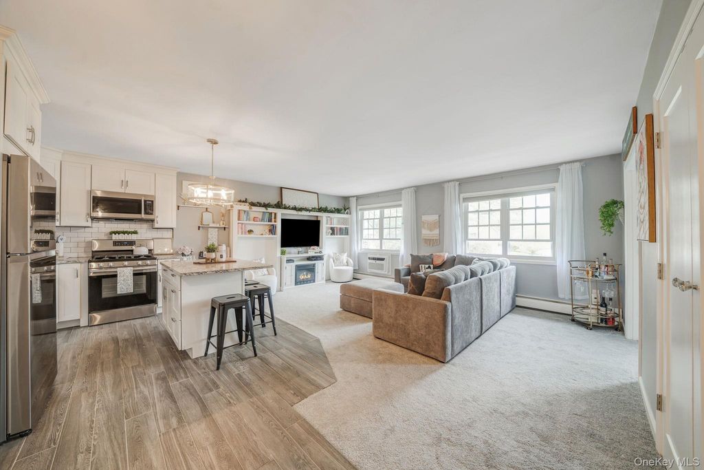 460 Old Town Road 14L, Port Jefferson Station, NY 11776