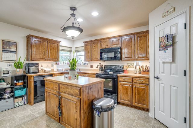 725 Snapper Drive, Burleson, TX 76028