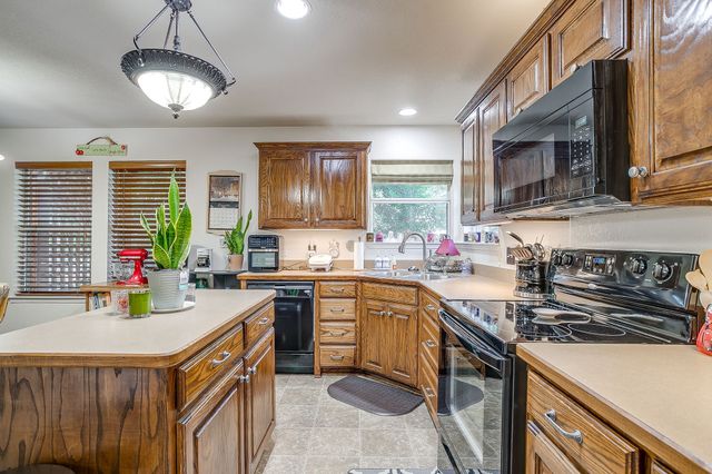 725 Snapper Drive, Burleson, TX 76028