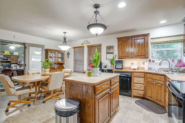 725 Snapper Drive, Burleson, TX 76028