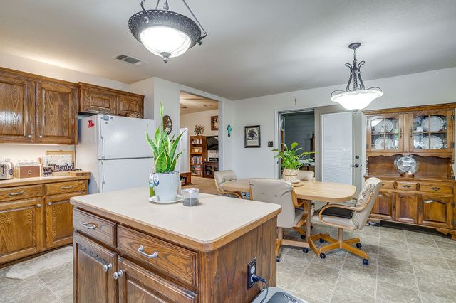 725 Snapper Drive, Burleson, TX 76028