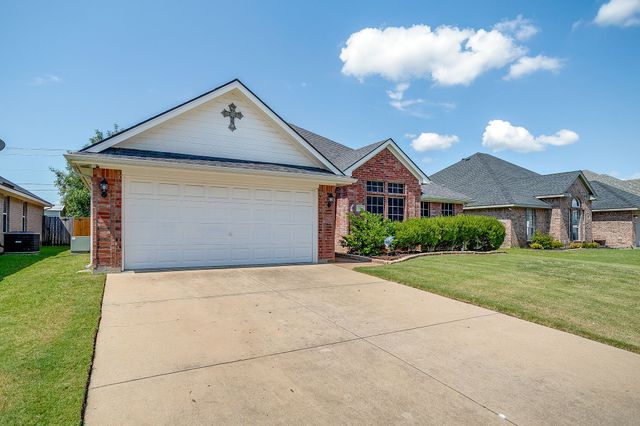 725 Snapper Drive, Burleson, TX 76028